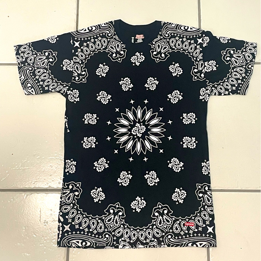SUPREME x HANES black bandanna tee - NEW size Small